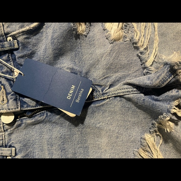 Shorts - Picture 2 of 7